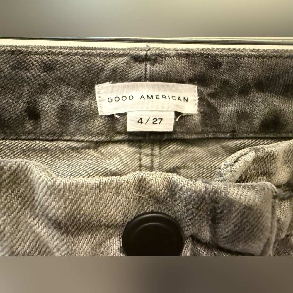 BRAND NEW - Good American Black Button Gray Design Jeans - Picture 2 of 3